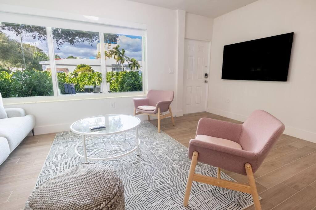 Stylish 2Bed Apartment El Portal Μαϊάμι Εξωτερικό φωτογραφία